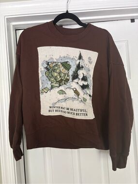 Women’s Crewneck Sweatshirt in Brown with Winter Graphic